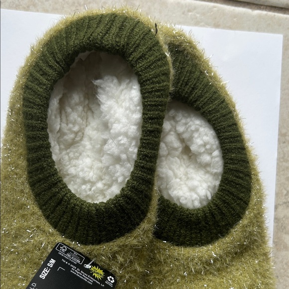 Women’s Grinch Slipper Socks - Picture 4 of 5